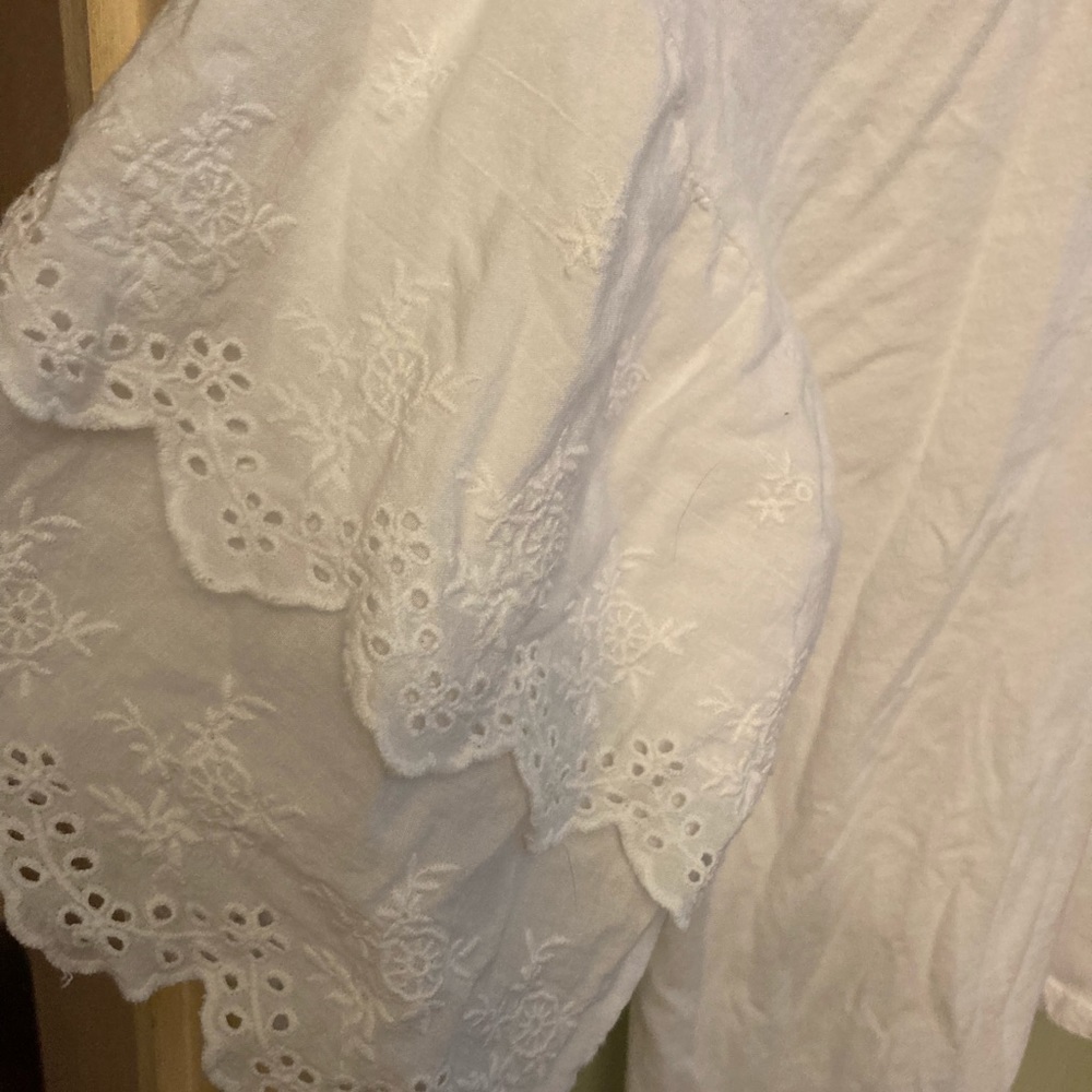 Jessica Simpson white shirt with large layer eyelet sleeves cotton - Picture 2 of 4
